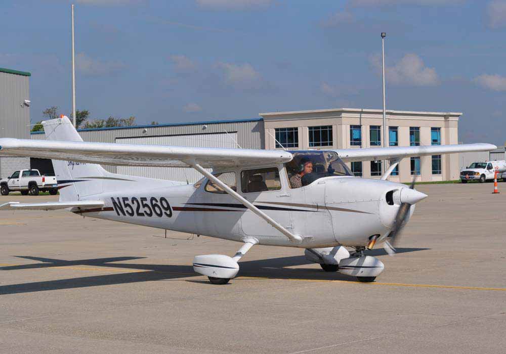 Cessna 172 – N52569
